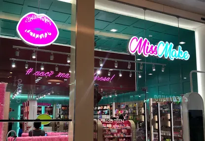 Fachada da loja Miss Make