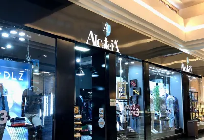 Fachada da loja Alcateia