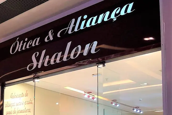 Fachada da loja Ótica e Alianças Shalon